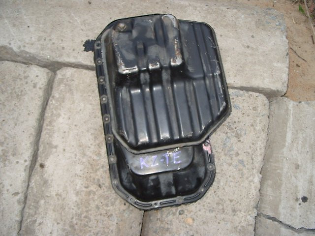 Поддон двигателя 12101-67040   Toyota Land Cruiser