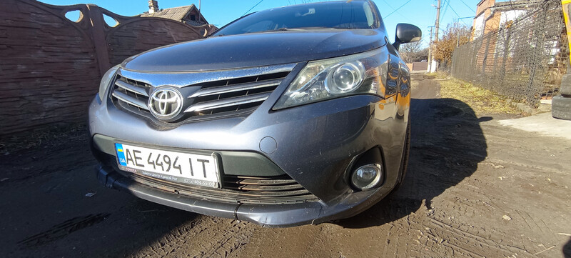 Бампер передний голый Toyota Avensis  2012 Кривой Рог