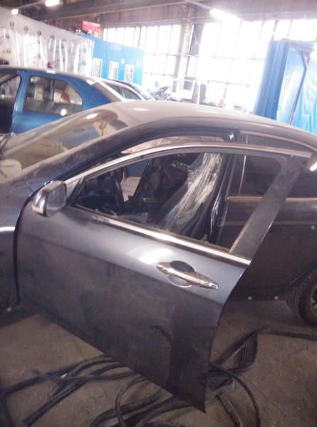 Двері передні 67010SEA010ZZ   Honda Accord