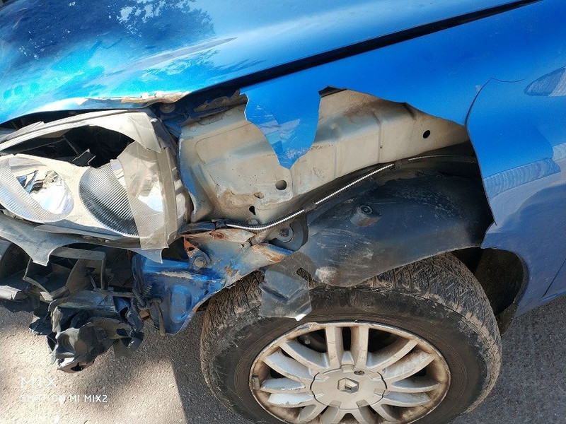 Подкрылок левый передний Renault Symbol Clio 2005 1.4 Бензин Киев