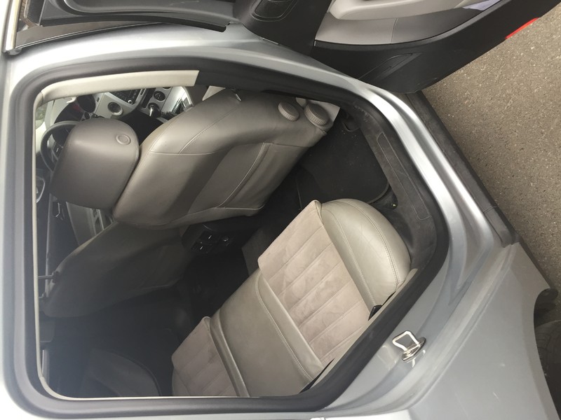 Уплотнитель двери задней Volkswagen Passat b6 2007 2.0 Дизель Киев