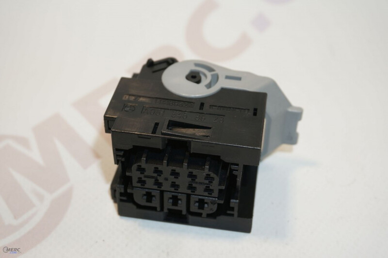 Штекер w221 A0515458928   Mercedes S-Class