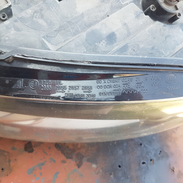 Фары передние Volkswagen Touran  2012 универсал 1.4 Бензин Бердичев