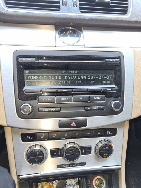 Штатная магнитола Volkswagen Passat B7 2006 универсал 2.0 Дизель Вишневое