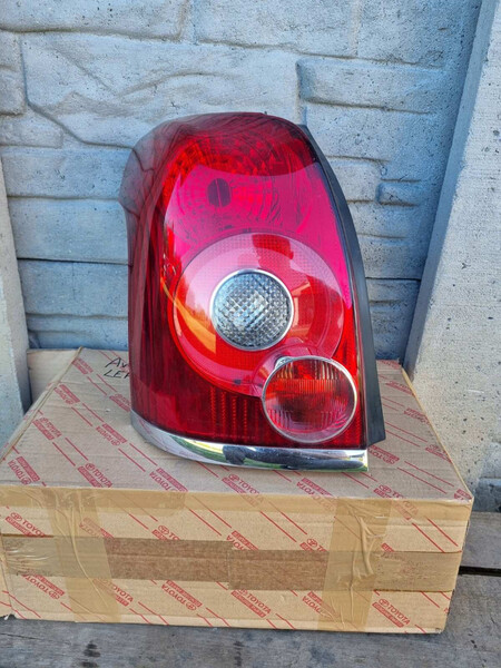 Лівий задній ліхтар Toyota Avensis  2007 універсал 2.0 Бензин 