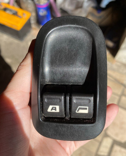 Кнопка стеклоподъемника Peugeot 206  2005 хэтчбек 1.4 Бензин 