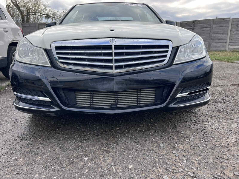 Передняя решетка бампера нижняя Mercedes-Benz C-Class С250 w204 2013 2.0 Бензин Острог