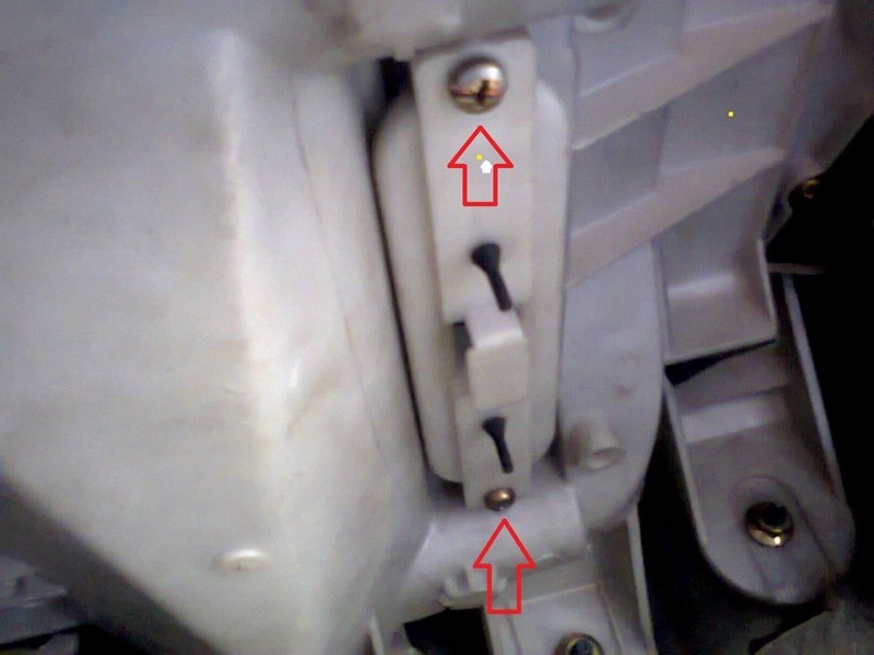 Крышка фильтра салона Mazda 323  1997 хэтчбек 1.5 Бензин Каменское