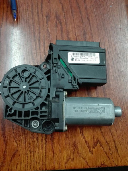 Моторчик стеклоподъемника Volkswagen Multivan 2005 г.  2.5 л дизель Чернигов