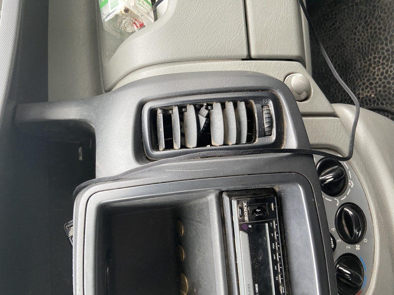Дефлектор воздуха в салоне Renault Trafic 2 2011 г.  2.0 л дизель Киев