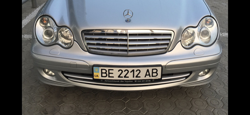 Решетка радиатора Mercedes C-Class 2007 г.  1.8 л бензин Херсон