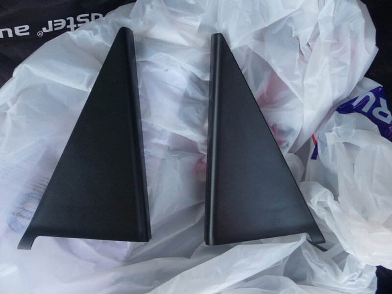 Треугольная накладка стекла задних дверей правая внутренняя Chevrolet Lacetti  2009 універсал 1.8 Бензин 