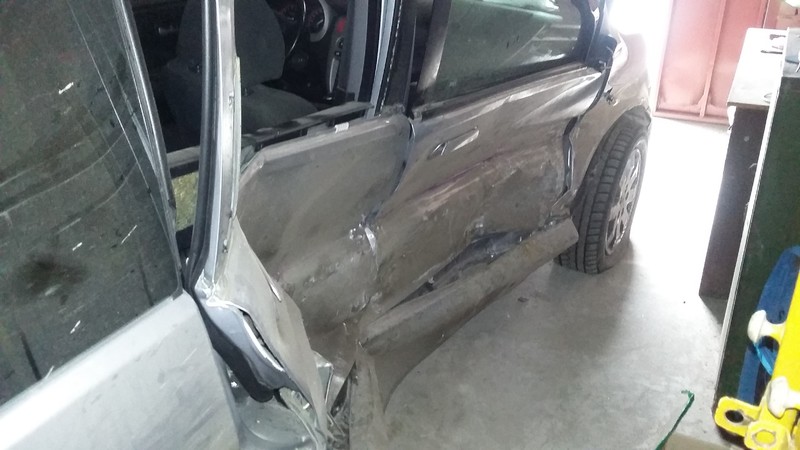 Двери на хонду Honda HR-V  2006 1.6 Бензин 