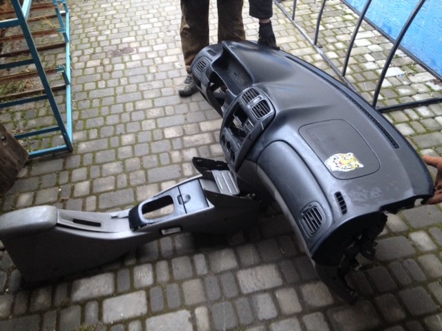 Кожух рукоятки КПП Mazda 323  1998 1.5 Бензин Одесса