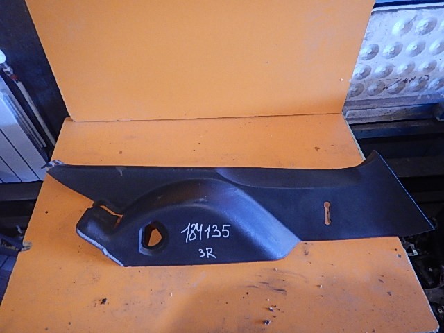 Карта задней правой двери, накладка задней правой арки Toyota Auris  2008 хэтчбек 1.6 Бензин Киев