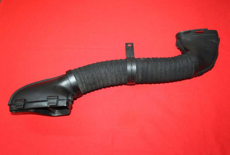 Патрубок воздухозаборника Mercedes-Benz E-Class  2012 2.0 Дизель Ровно