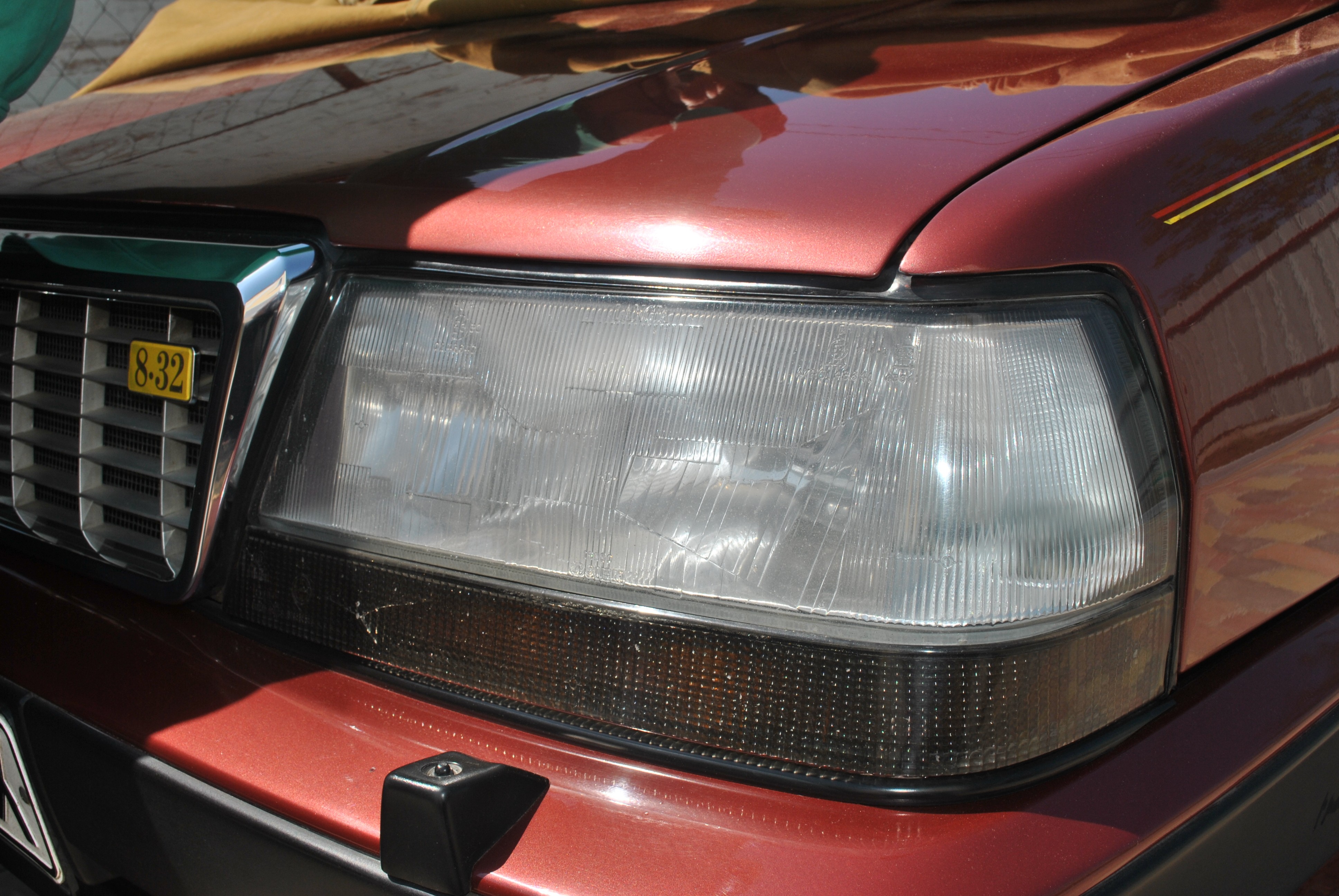 Фонарь указателя поворота и амортизатор багажника Lancia Thema 8.32 1989 3.0 Бензин 