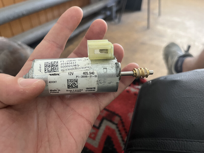 Моторчик сиденья водителя BMW X3  2018 2.0 Бензин 