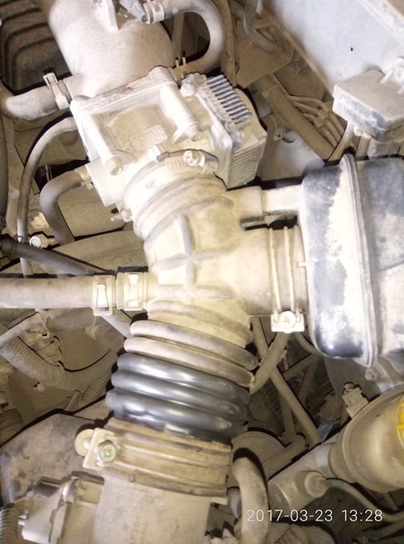 Дроссельный патрубок Nissan Almera N17  2008 1.6 Бензин Розовка