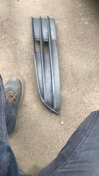 Решітка бампера 1T0853666J9B9   Volkswagen Touran