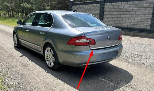Молдинг крышки багажника Skoda Superb 2 2010 г.  1.8 л бензин Ровно