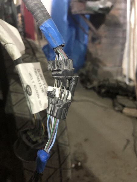 Фішка електропроводки біля фари Land Rover Range Rover Evoque 2016 г.  2.0 л бензин Львов