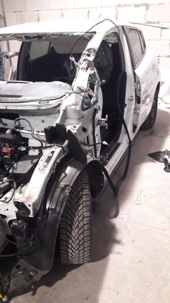 Стойка крыши левая или крыша Nissan Leaf  2015 хетчбек 3.5 Электро 