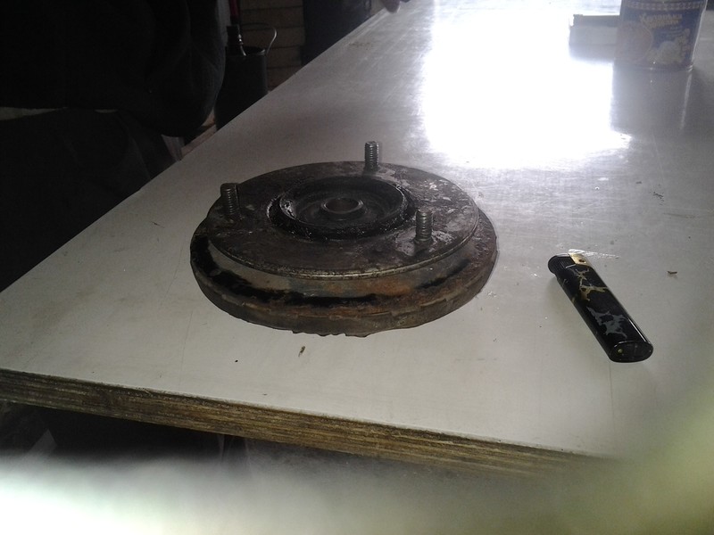 Верхняя передняя правая опора BMW 8 Series  1991 купе 5.0 Бензин Винница