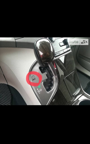 Крышка на акпп Toyota Venza  2014 2.7 Бензин Киев