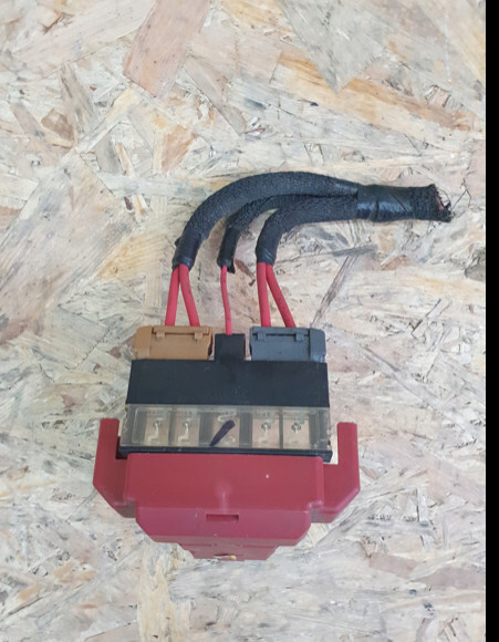 Блок предохранителей на акб Renault Kadjar  2016 1.5 Дизель Сумы