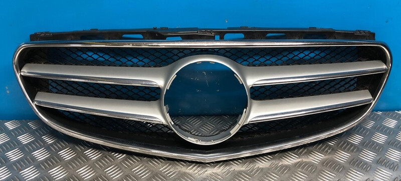 Решітка радіатора верхня A2128850822   Mercedes E-Class