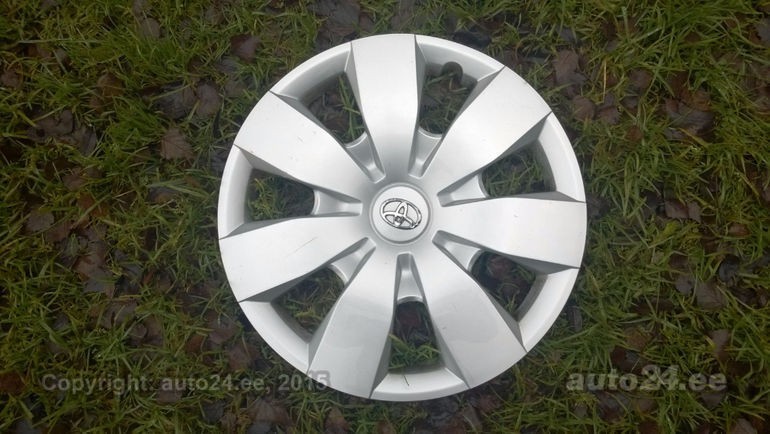 Колпак колесный Toyota Auris  2008 хэтчбек 1.6 Бензин Сумы