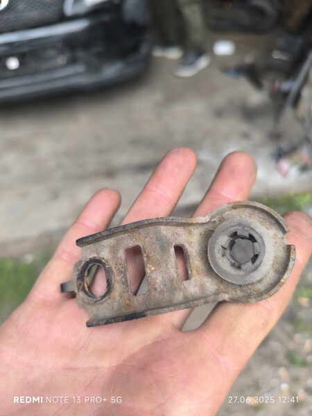 Кронштейн радиатора Toyota Corolla E120  2002 1.4 Бензин 