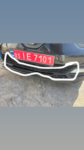 Центральна нижня решітка переднього бампера Renault Megane  2015 универсал 1.5 Дизель Дубно