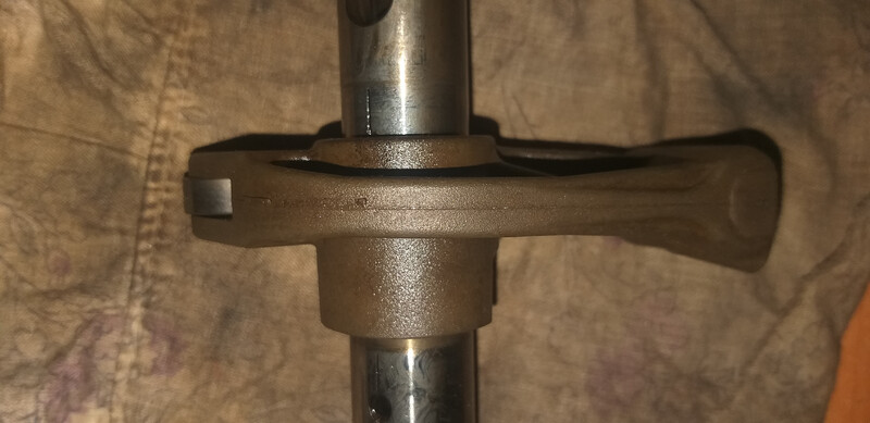 Коромысло клапана Mitsubishi Lancer 9 2005 г.  1.6 л бензин