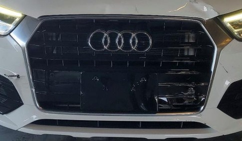 Решітка радіатора Audi Q3 2017 р.  2.0 л бензин USA
