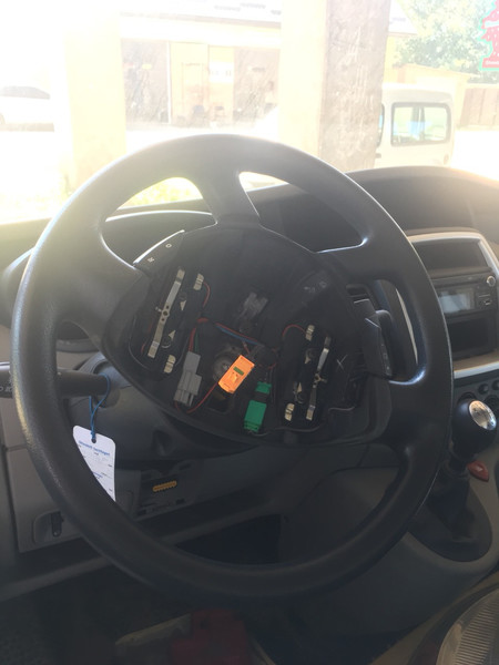 Подушка безопасности водителя Opel Vivaro  2013 2.0 Дизель Полтава