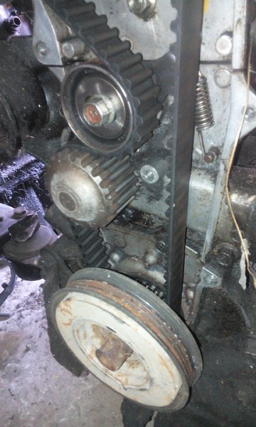 Помпа Mazda 626  1986 хэтчбек 2.0 Бензин Ивано-Франковск