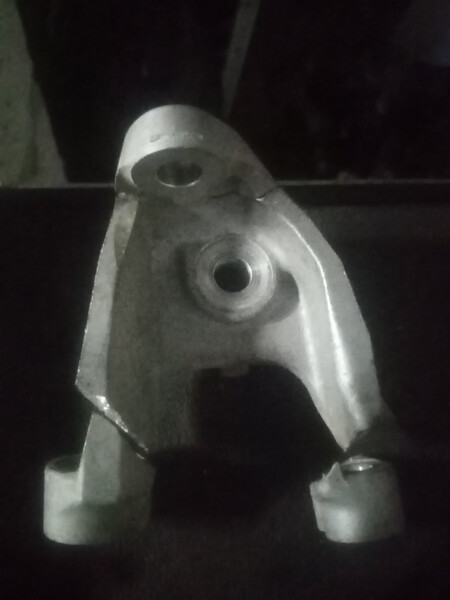 Кронштейн КПП Suzuki SX4  2011 Киев