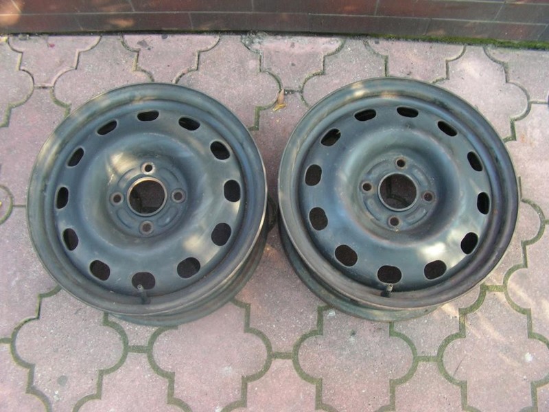 Диск колеса R15  стальной Ford Fiesta MK6 хэтчбек 2007 г.  1.4 л бензин Киев