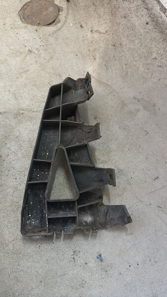 Крепление бампера правое Audi A4 B6 2003 г.  3.0 л бензин Нежин