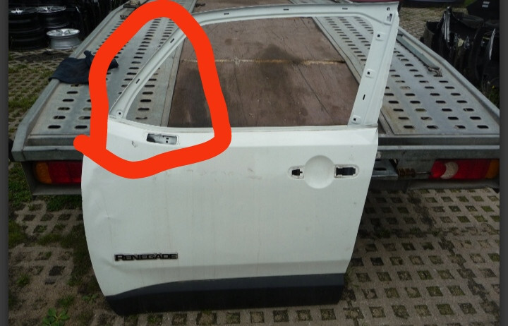 Скло форточки Jeep Renegade  2016 2.4 Бензин 