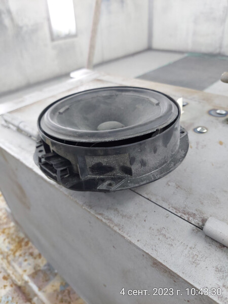 Динамик автомагнитолы правый передний Volkswagen Golf 7  2018 универсал 1.8 Бензин Днепр