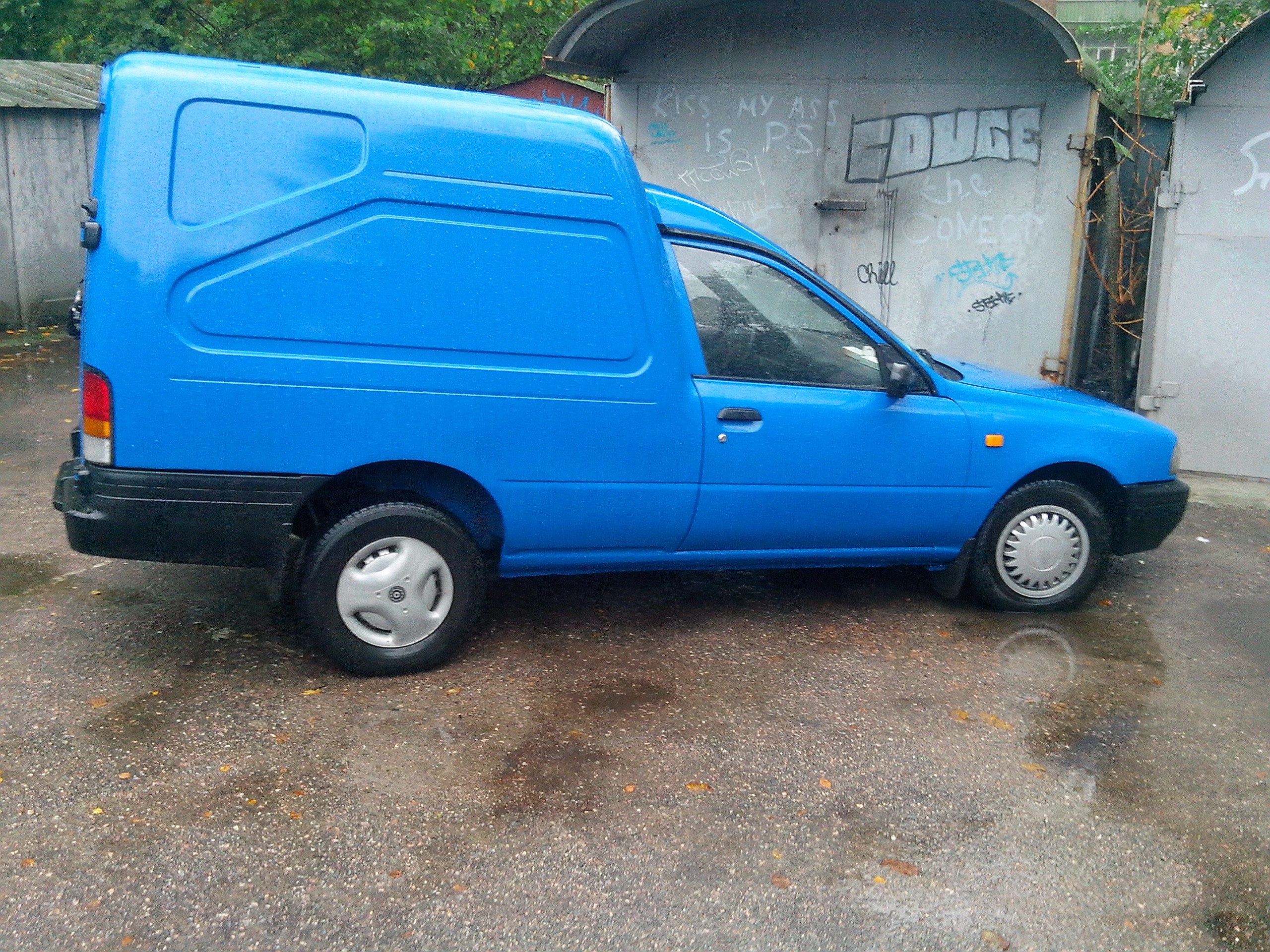 Стекло боковое Nissan Sunny B14  1995 1.7 Дизель Черкассы