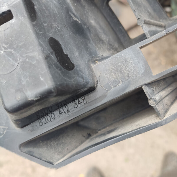 Кронштейн кріплення переднього бампера під лівою фарою Renault Megane 3 2009 р.  1.4 л бензин