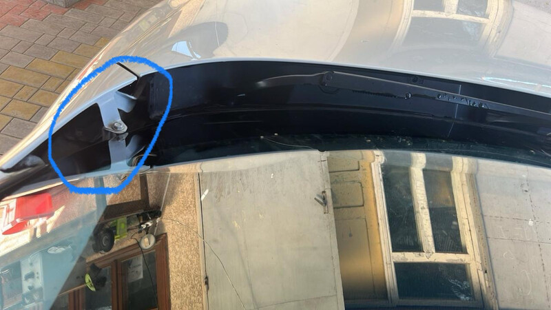 Уплотнитель решетки дворников со стороны водителя Infiniti JX  2013 универсал 3.0 Бензин Измаил