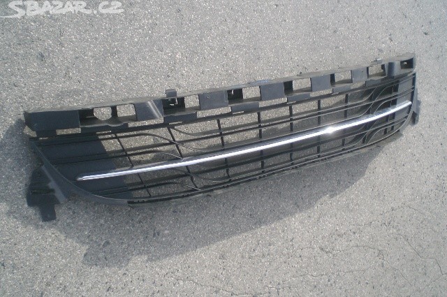 Решётка бампера центральная передняя 622542051R   Renault Megane