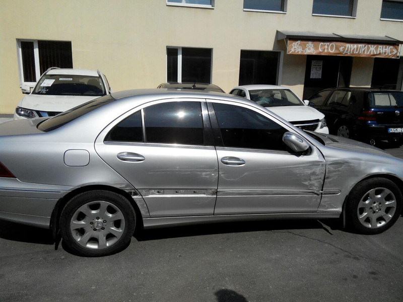 Молдинг двери передней правой с хромом Mercedes-Benz C-Class  2004 2.0 Бензин Днепр