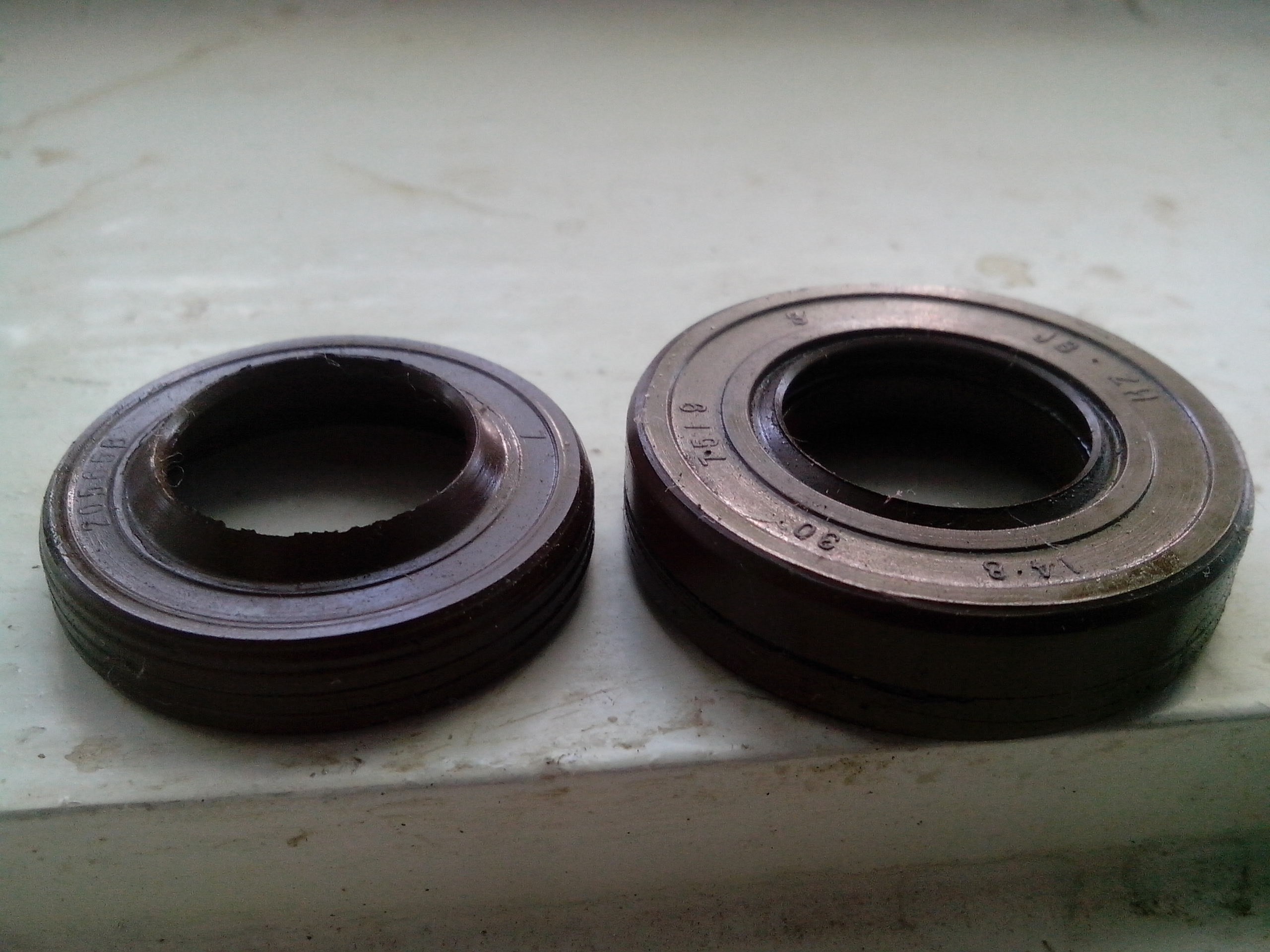 Сальник генератора Hyundai H200  2000 2.5 Дизель 