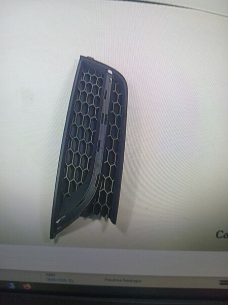 Заглушка переднего бампера 561853665E   Volkswagen Passat